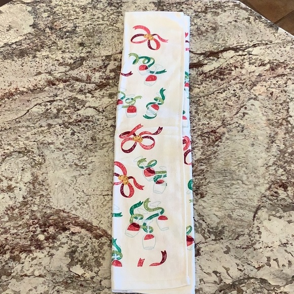 NWOT - 2 St. Nicholas Square “Spreading the Christmas Cheer” kitchen towels. - Picture 6 of 7